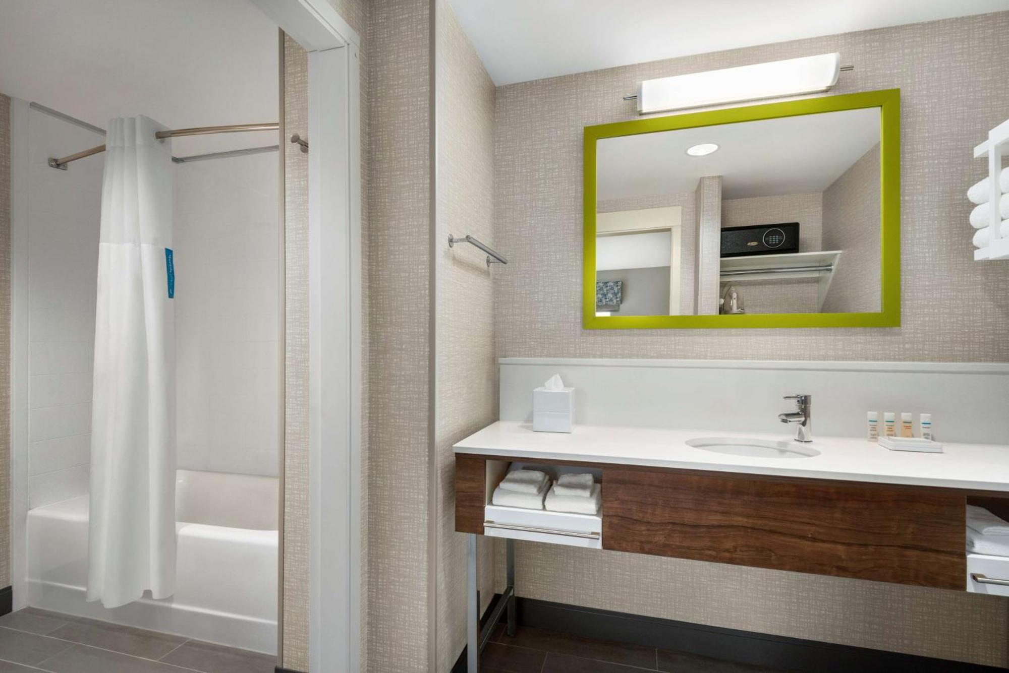 Hampton Inn & Suites Kelowna, British Columbia, Canada Exteriér fotografie